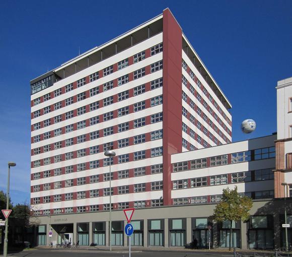 Abgebildet ist das Europahaus in Kreuzberg